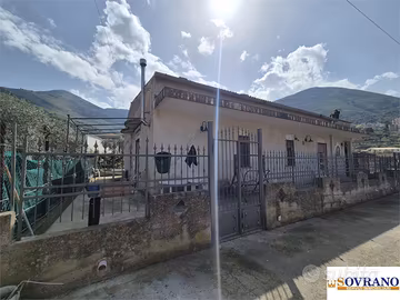 TORRETTA BASSA: VILLA UNIFAMILIARE IN RESIDENCE