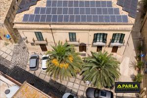 Casa indipendente di 600 m² con più di 5 locali e 