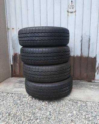 251/60R17C  109/107T  gomme camion 