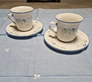 Coppia di tazze con piattino 