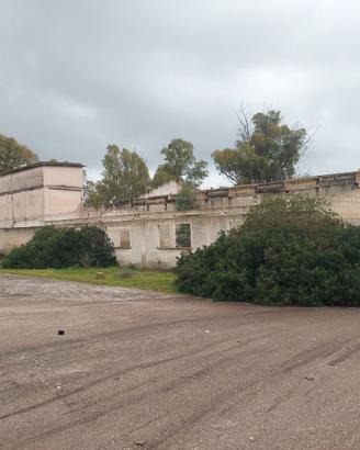 Terreno con strutture e cava sulla SS 172 zona ZES