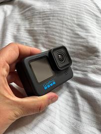 GoPro Hero 10 Black + Accessori