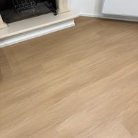 Pavimento SPC marca Skema colore teak medio