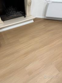 Pavimento SPC marca Skema colore teak medio