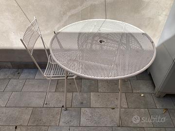 Tavolo da esterno con 4 sedie