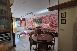 TRILOCALE RECENTE CON DOPPI SERVIZI A COLLECCHIO