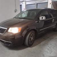 Lancia Voyager 2.8 Turbodiesel S 177 CV