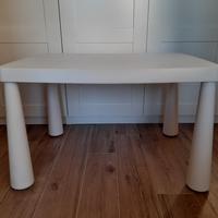 Tavolo Mammut Ikea bianco +sgabello giallo