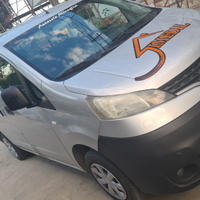 Nissan nv 200