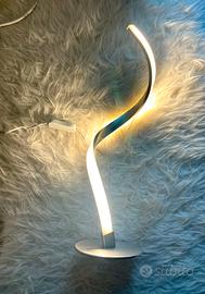 Lampada LED da tavolo design moderno 45 cm