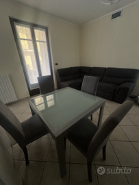 TAVOLO IN VETRO CON 4 SEDIE INCLUSE