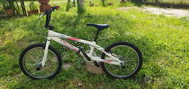 BMX Streethawk vintage anni 2000 con pegs - Bianca