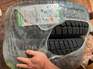 Pneumatici four season ancora imballati 205/65R16C