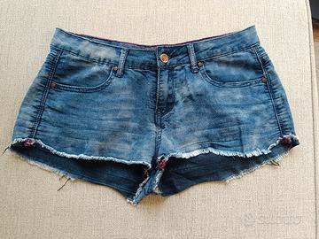 Pantaloncini jeans, Alcott