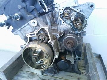 YAMAHA YZF R6 2003-2005 Motore (prigionieri scaric