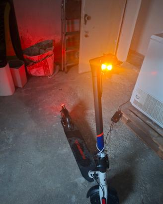 monopattino  aprilia 