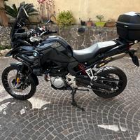 Moto BMW Triple Blak perfetta