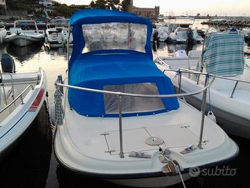 Boston whaler outrage 21.4