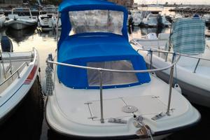 Boston whaler outrage 21.4