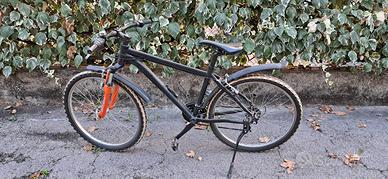 Mountain bike nera ruota 26 pollici