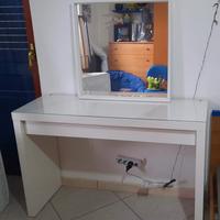 Scrivania con specchio