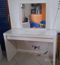 Scrivania con specchio