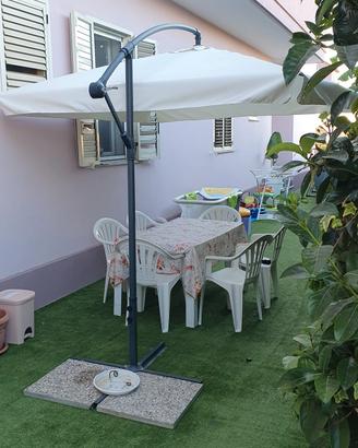 ombrellone da giardino color Beige con pietre 2.40