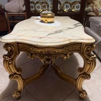 Tavolo in legno massello con ripiano in marmo