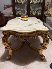 Tavolo in legno massello con ripiano in marmo