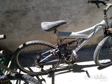 muntain bike    da   risistemare