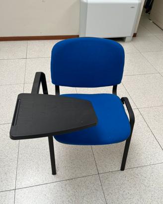 Sedia con braccioli e ribaltina per ufficio