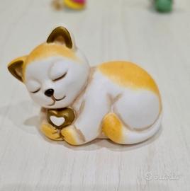 Thun gatto con cuore accovacciato 8 cm
