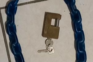 Catene con lucchetto