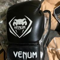 Guantoni Pantaloncini e Fasce MUAY THAI  Pacchetto