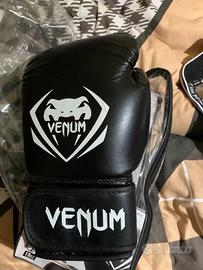 Guantoni Pantaloncini e Fasce MUAY THAI  Pacchetto