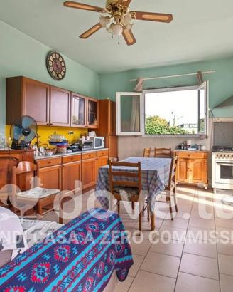 Villa di 175 m² con 4 locali e box auto a Tribano