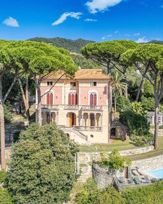 Villa di 190 m² con 4 locali e posto auto a Zoagli