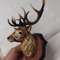 VECCHIO TROFEO CON CERVO IN PLASTICA VINTAGE