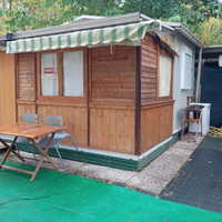 Casetta in legno con roulotte,preingresso,veranda