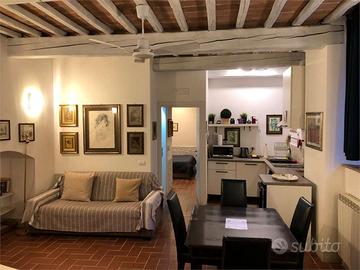 TODI: CARATTERISTICO APPARTAMENTO IN CENTRO STORIC