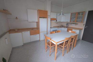 Cucina angolare completa + Tavola abbinato 6 sedie