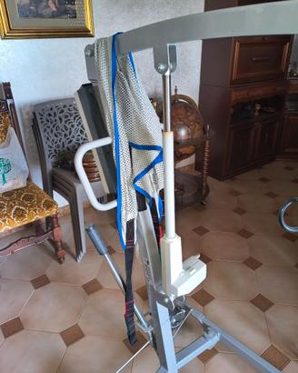 Sollevatore elettrico per disabili/anziani