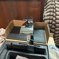 Miscelatore a cascata per lavabo