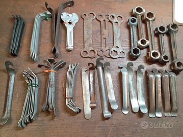 Chiavi e accessori per bicicletta 