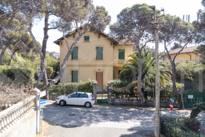 Quercianella: appartamento in villa vicino al mare