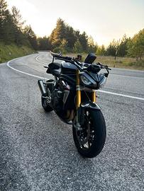 Triumph speed triple 1200rs