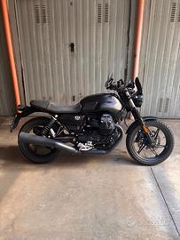 Moto Guzzi V7 IV Stone 850 - Anno 2022 - 12.900 km