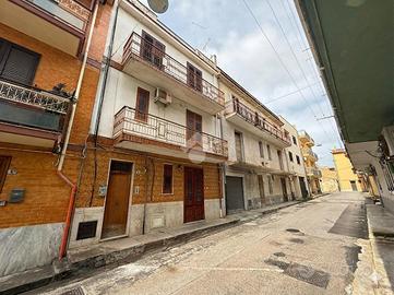 4 LOCALI A ALTAVILLA MILICIA
