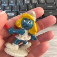 Puffetta con racchetta da tennis