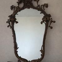 Specchio antico in legno intagliato